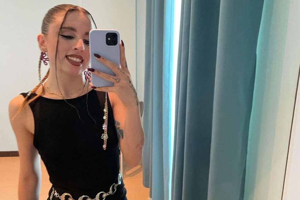 Angelina Mango rompe il silenzio su Twitter: "Ho paura ad uscire la sera da sola"